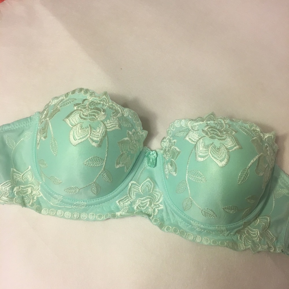 Seafoam green / mint strapless bra